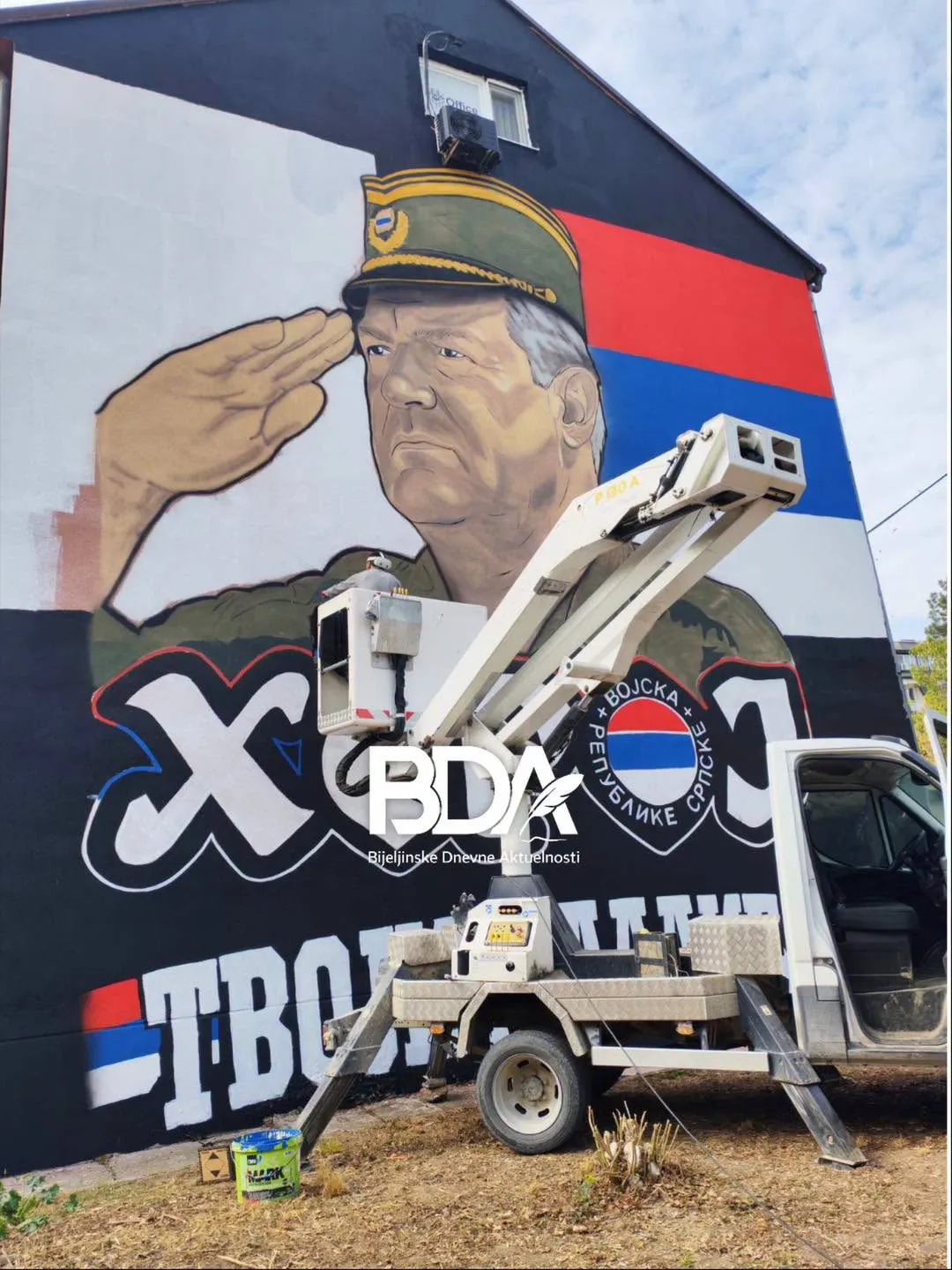 Mural ratnog zločinca Mladića osvanuo u Bijeljini: Mladi se okupili i poručili da je osuđeni ratni zločinac heroj