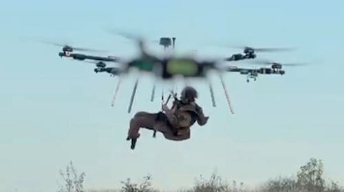 Historijska operacija ukrajinske vojske: Ranjeni vojnik prvi put evakuisan dronom s prve linije fronta