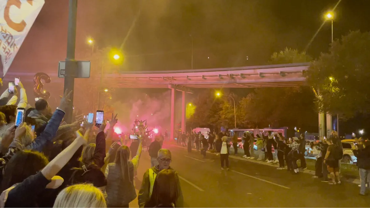 "Podjele su se uvukle čak i u kuće": Zašto mladi u Srbiji izlaze na ulice, a u BiH šute?