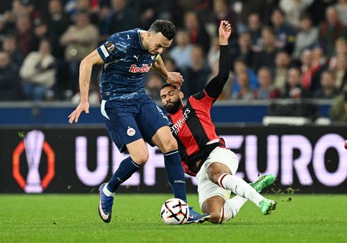 Soccer Football - UEFA Europa League - RB Salzburg v AC Milan - Stadion Salzburg, Salzburg, Austria - October 15, 2026 AC Milan's Ruben Loftus-Cheek in action with RB Salzburg's Haris Tabakovic REUTERS/Angelika Warmuth