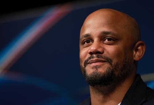 Soccer Football - UEFA Champions League - Bayern Munich Press Conference - Parc des Princes, Paris, France - April 27, 2026 Bayern Munich coach Vincent Kompany during the press conference REUTERS/Stephanie Lecocq