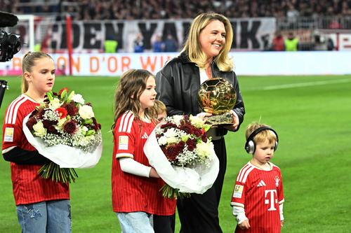Soccer Football - Bundesliga - Bayern Munich v Borussia Dortmund -