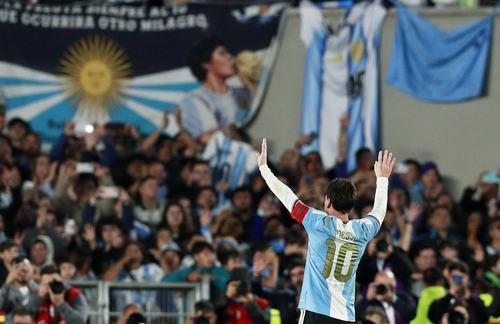 2026-10-07T011206Z_1738126519_UP1EMA703C4R2_RTRMADP_3_SOCCER-FRIENDLY-ARG-BEN.JPG