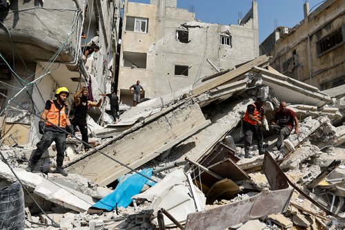 Aftermath of Israeli strikes, in Khan Younis