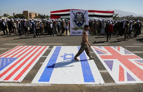 Sanaa university students parade following military training by Houthis