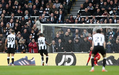 Premier League - Newcastle United v Nottingham Forest