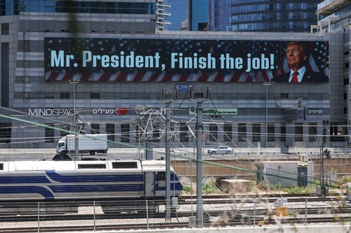 Američki predsjednik Trump pojavljuje se na ogromnim billboardima u Tel Avivu