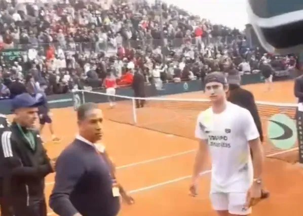 Haos na teniskim terenima: Flašama na igrače u Maroku, u Argentini prijetili smrću (VIDEO)