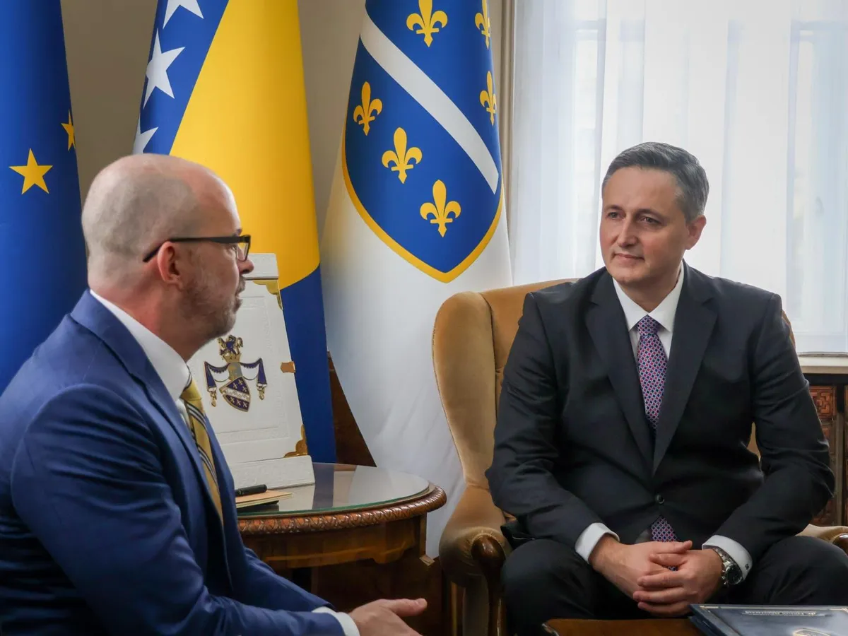 Presidency member Becirovic and US Chargé d’Affaires discuss cooperation, Dodik’s anti-Dayton policies