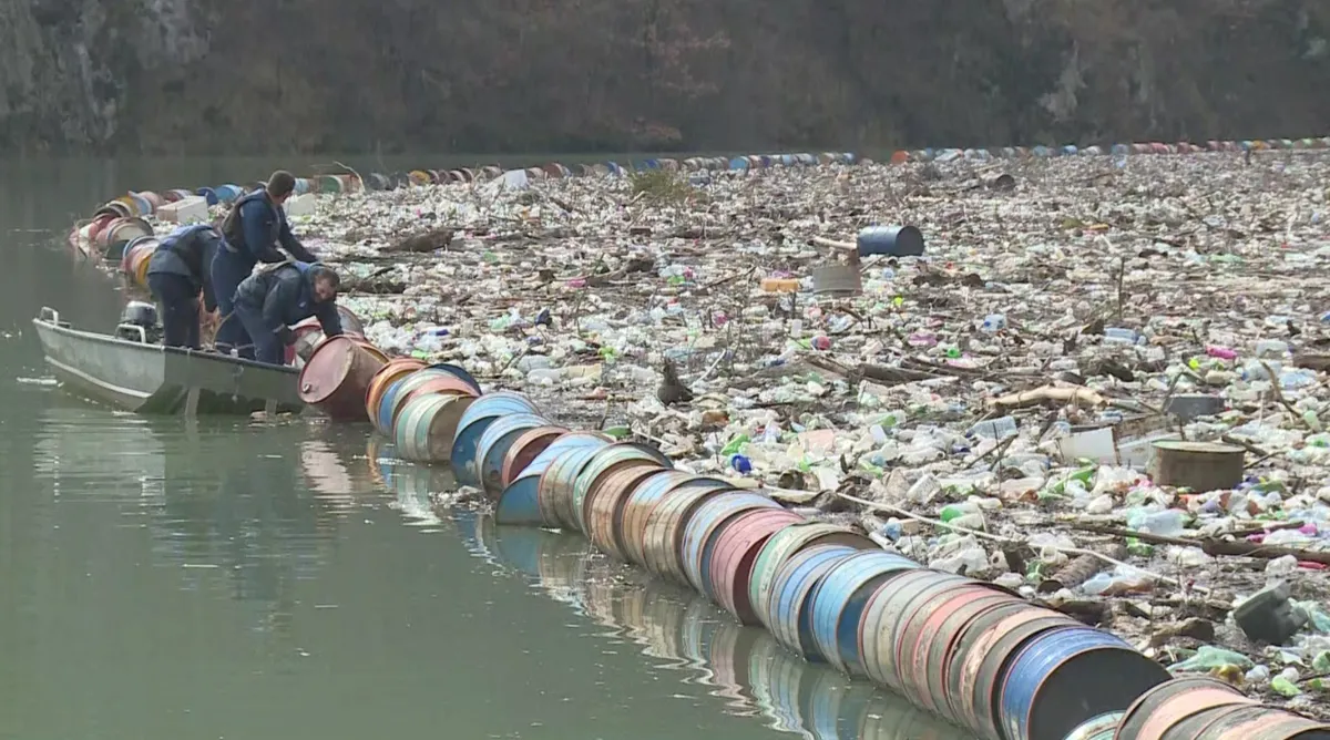 Drina, simbol prirodne ljepote i turističkog potencijala, postaje najveća otvorena deponija u regiji