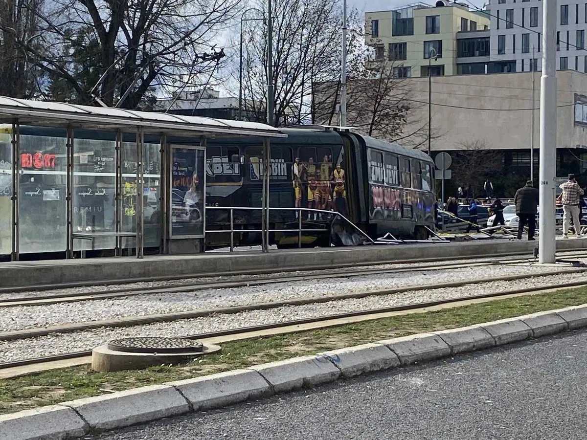 Tram derailment near National Museum in Sarajevo: One person dies