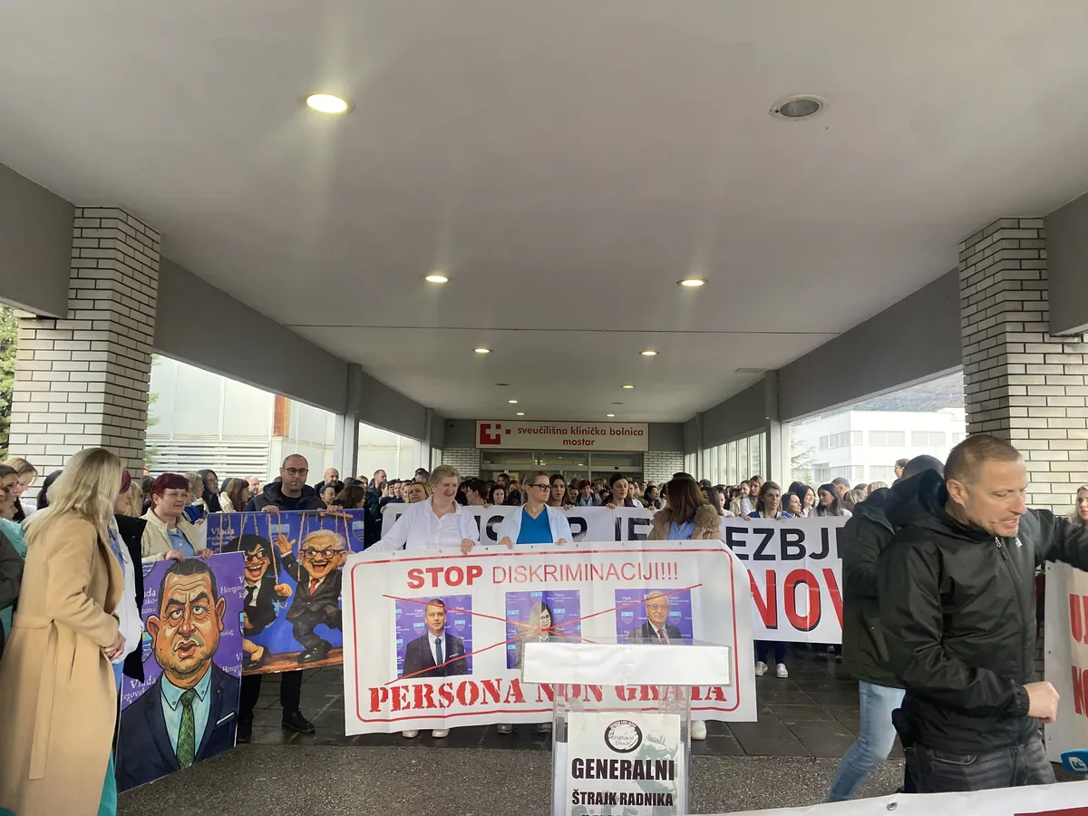 Zdravstveni radnici iz Mostara održali protestno okupljanje: Strpljenje pri kraju, najavljuju blokade