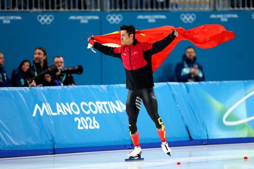 Milano Cortina 2026 Olympics - Speed Skating - Men's 1500m - Milano Speed Skating Stadium, Milan, Italy - February 19, 2026. Gold medallist Zhongyan Ning of China celebrates after winning the Men's 1500m REUTERS/Piroschka Van De Wouw