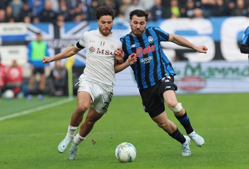 Soccer Football - Serie A - Atalanta v Napoli - New Balance Arena, Bergamo, Italy - February 22, 2026 Atalanta's Sead Kolasinac in action with Napoli's Antonio Vergara REUTERS/Ciro De Luca