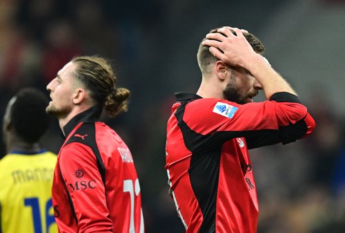 Soccer Football - Serie A - AC Milan v Parma - San Siro, Milan, Italy - February 22, 2026 AC Milan's Strahinja Pavlovic looks dejected after the match REUTERS/Daniele Mascolo