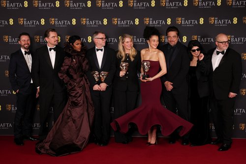 Director Paul Thomas Anderson, cast members Leonardo DiCaprio, Benicio Del Toro, Teyana Taylor, Chase Infiniti and crew pose with the awards for Best Film, Best Director and Best Adapted Screeplay for 'One Battle After Another'