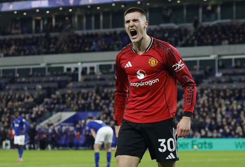 Soccer Football - Premier League - Everton v Manchester United - Hill Dickinson Stadium, Liverpool, Britain - February 23, 2026 Manchester United's Benjamin Sesko celebrates scoring their first goal Action Images via Reuters/Jason Cairnduff EDITORIAL USE