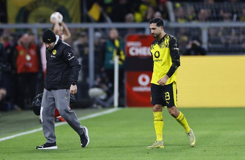Soccer Football - Bundesliga - Borussia Dortmund v Bayern Munich - Signal Iduna Park, Dortmund, Germany - February 28, 2026 Borussia Dortmund's Emre Can is substituted off for Ramy Bensebaini after sustaining an injury REUTERS/Wolfgang Rattay DFL REGULATI