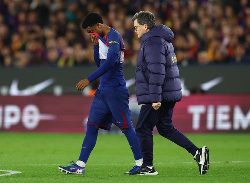 Soccer Football - Copa del Rey - Semi Final - Second Leg - FC Barcelona v Atletico Madrid - Spotify Camp Nou, Barcelona, Spain - March 3, 2026 FC Barcelona's Alejandro Balde exits the pitch after sustaining an injury REUTERS/Albert Gea
