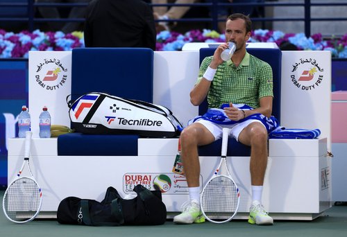 Tennis - ATP 500 - Dubai Championships - Dubai Tennis Stadium, Dubai, United Arab Emirates - February 27, 2026 Russia's Daniil Medvedev drinks water during a break in play of his semi final match against Canada's Felix Auger Aliassime