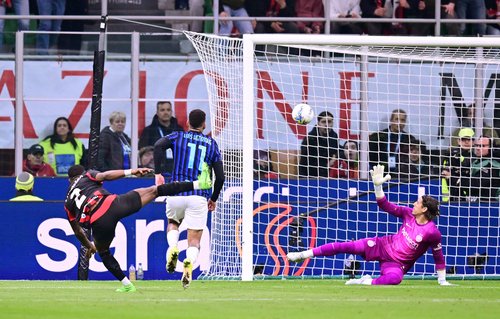 Soccer Football - Serie A - AC Milan v Inter Milan - San Siro, Milan, Italy - March 8, 2026 AC Milan's Pervis Estupinan scores their first goal REUTERS/Daniele Mascolo