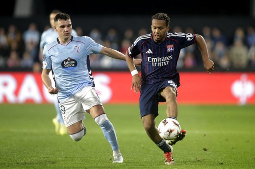 Soccer Football - UEFA Europa League - Round of 16 - First Leg - Celta Vigo v Olympique Lyonnais - Estadio de Balaidos, Vigo, Spain- March 12, 2026 Olympique Lyonnais' Steeve Kango in action with Celta Vigo's Ferran Jutgla REUTERS/Miguel Vidal