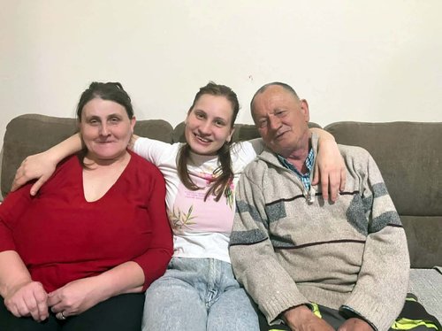 Vesna sa roditeljima.jpg