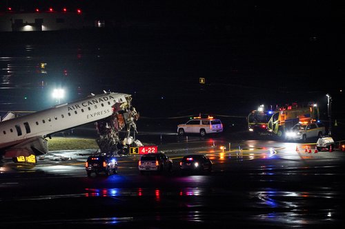 2026-03-23T062847Z_1893087915_RC26AKA0E355_RTRMADP_3_USA-CRASH-AIR-CANADA
