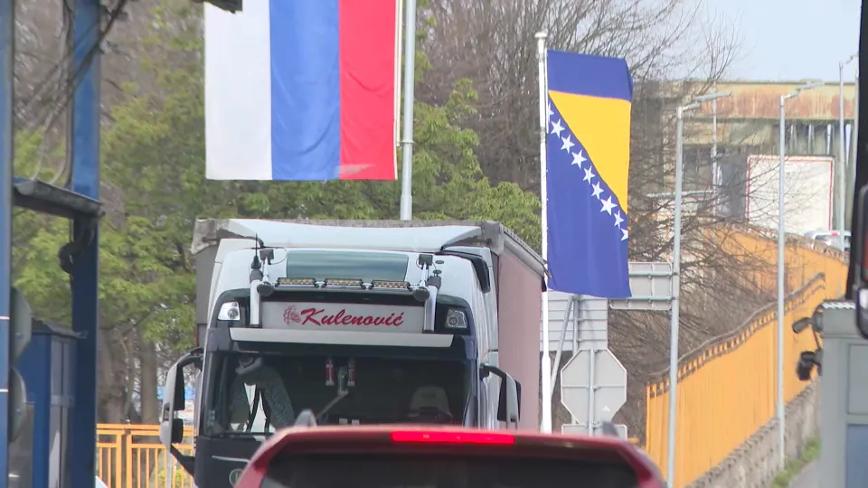 Granice pod pritiskom, kamioni stoje: Prevoznici upozoravaju na ignorisanje problema