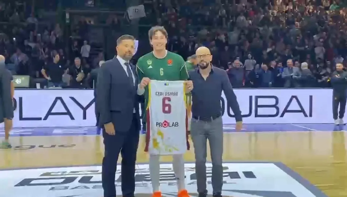 Emotivni trenuci: Cedi Osman na poklon dobio dres KK Bosna