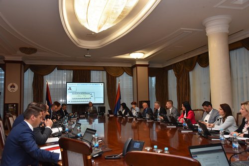 VLADA RS