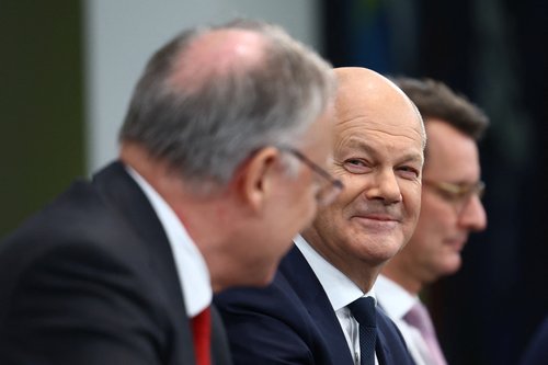 German Chancellor Scholz meets with state premiers in Berlin