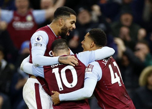Premier League - Aston Villa v Leeds United