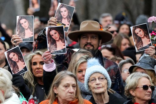 Music fans attend a public memorial for singer Lisa Marie Presley at Graceland in Memphis