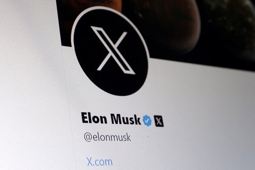 Illustration shows Elon Musk Twitter account