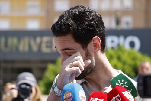 Paris St Germain goalkeeper Sergio Rico leaves hospital after accident