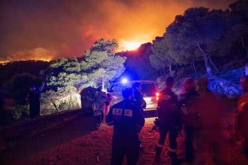 Wildfire rages near Athens