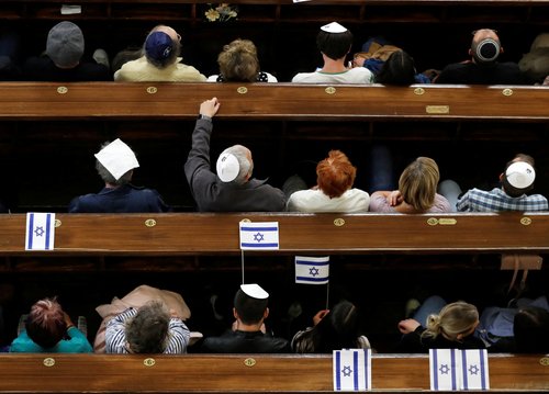 'Stand with Israel’ solidarity prayer at the the Dohany Street Synagogue in Budapest