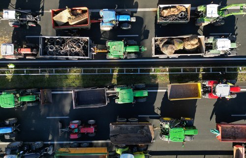 Nationwide farmer protests continue in France