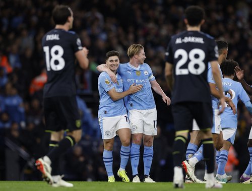 Premier League - Manchester City v Burnley