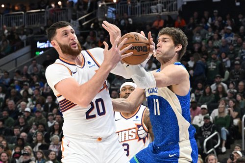 NBA: Phoenix Suns at Milwaukee Bucks