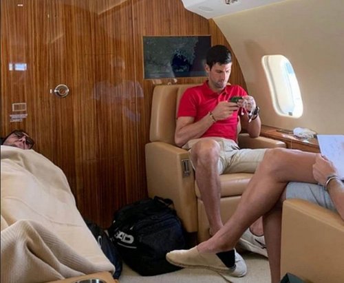1677245241-Novak-DJokovic-avion.PNG-2