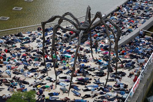 Hundreds of protesters lie down to mimic Gaza casualties at Bilbao's Guggenheim museum