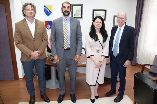 Dugalija, Ambasada SAD