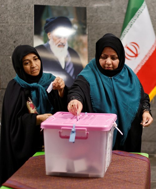 Iranian voters participate in the run-off presidential election between Masoud Pezeshkian and Saeed Jalili,at the Iranian embassy, in Baghdad