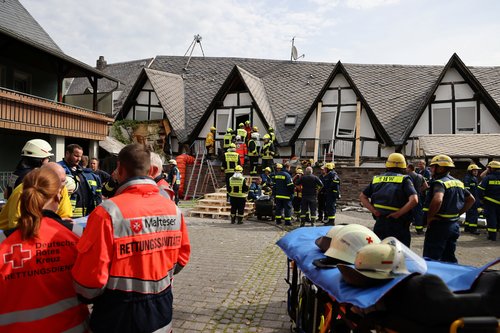 Hotel collapses in Germany on river Moselle