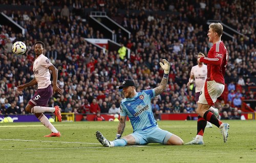 Premier League - Manchester United v Brentford