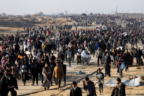 Displaced Palestinians return to their homes in northern Gaza