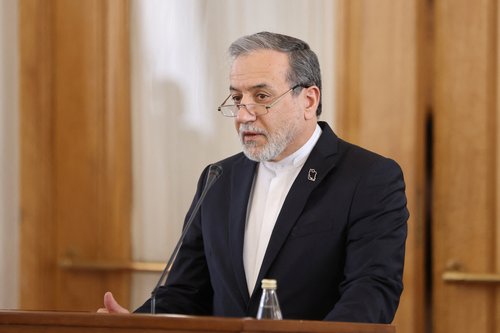 Foreign ministers of Oman and Iran hold a press conference in Tehran