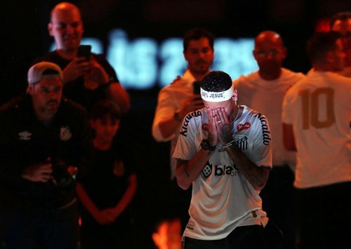 Neymar unveiled as new signing for Santos